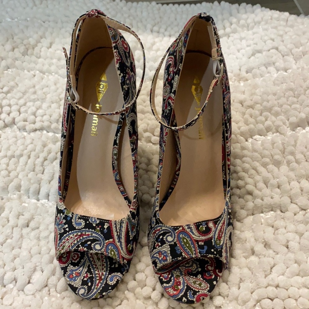 Shoes - Picture 1 of 5